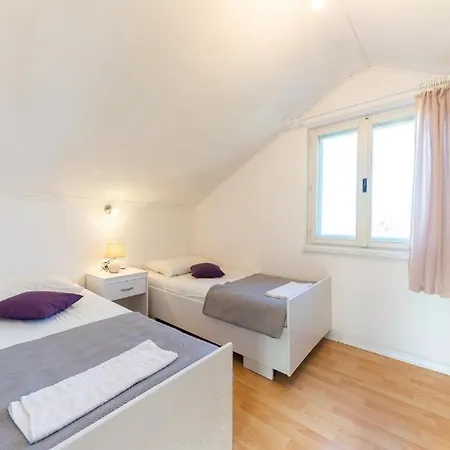 Family Friendly House With A Swimming Pool Kotlenice, Zagora - 22219 Semesterbostad *